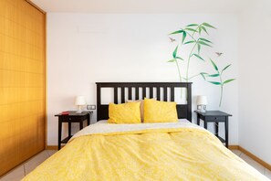 2 dormitorios, caja fuerte, tabla de planchar con plancha