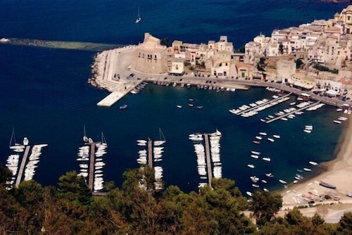 Magnificent villa with sea view at 500 meters from the beach