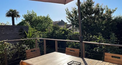 PLEASANT SUNNY HOUSE WITH TERRACE AND GARDEN