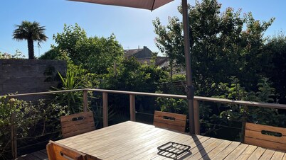 PLEASANT SUNNY HOUSE WITH TERRACE AND GARDEN