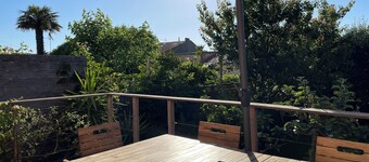 PLEASANT SUNNY HOUSE WITH TERRACE AND GARDEN