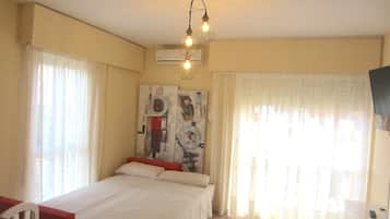 1 slaapkamer, een strijkplank/strijkijzer, reisbedje, gratis wifi