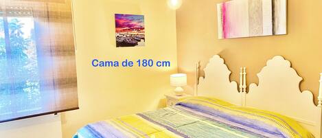 1 室のベッドルーム、アイロン / アイロン台、旅行用ベビーベッド、WiFi (無料)