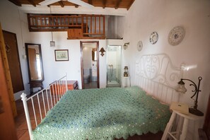 2 Schlafzimmer, Schreibtisch, Bügeleisen/Bügelbrett, kostenloses WLAN