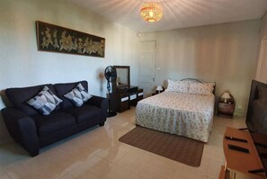 1 bedroom, in-room safe, iron/ironing board, WiFi