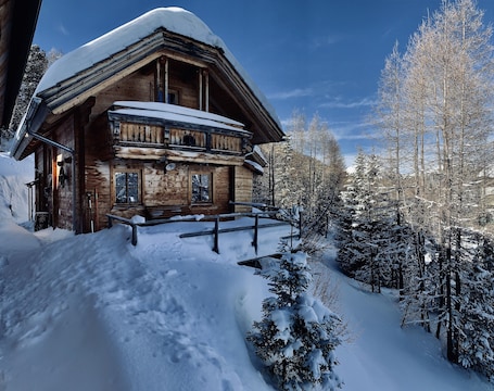 Exterior. Quaint hut in snow-sure 1750m with pool & sauna, right in the ski & hiking area!