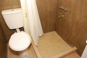 Shower, free toiletries, towels