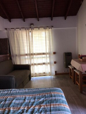 Cabane Familiale, 1 chambre, salle de bains privée (1 Double and 2 Single Beds)