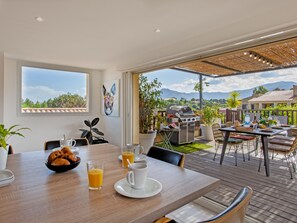 Outdoor dining - Apartment "Jasmin" 3 bedrooms with large terrace 6 to 8 people (Calvi)