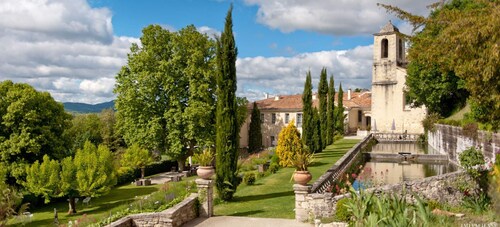 Typical Provencal villa, pool, luxurious amenities