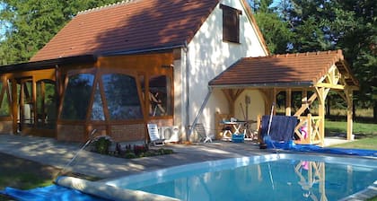 PROPIEDAD CON 3 * PISCINA CLIMATIZADA