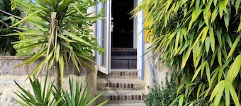 Gite Troglodyte Atypique - Garden Suite, Loire view - near the castles