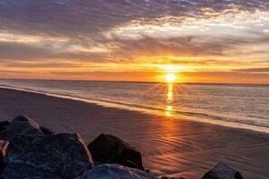 Beach nearby - Beautiful Spinnaker! Golf/Lagoon Views! Pet Friendly! Amenity access included (Seabrook Island)