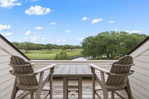 Outdoor dining - Beautiful Spinnaker! Golf/Lagoon Views! Pet Friendly! Amenity access included (Seabrook Island)