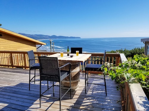 Recién renovado, inmaculada vista al mar en casa. A poca distancia de la playa!