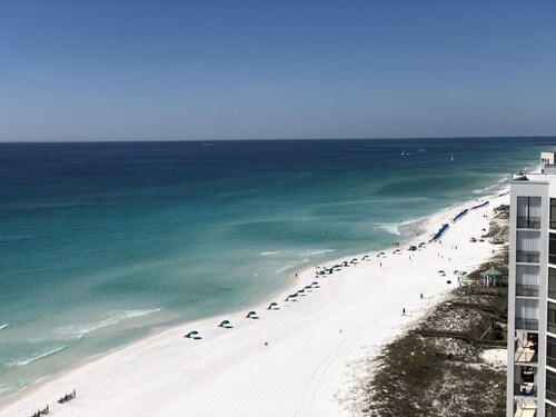 ON THE BEACH! LOCATION! Beautiful Sweeping views! GULF FRONT! 3 pools