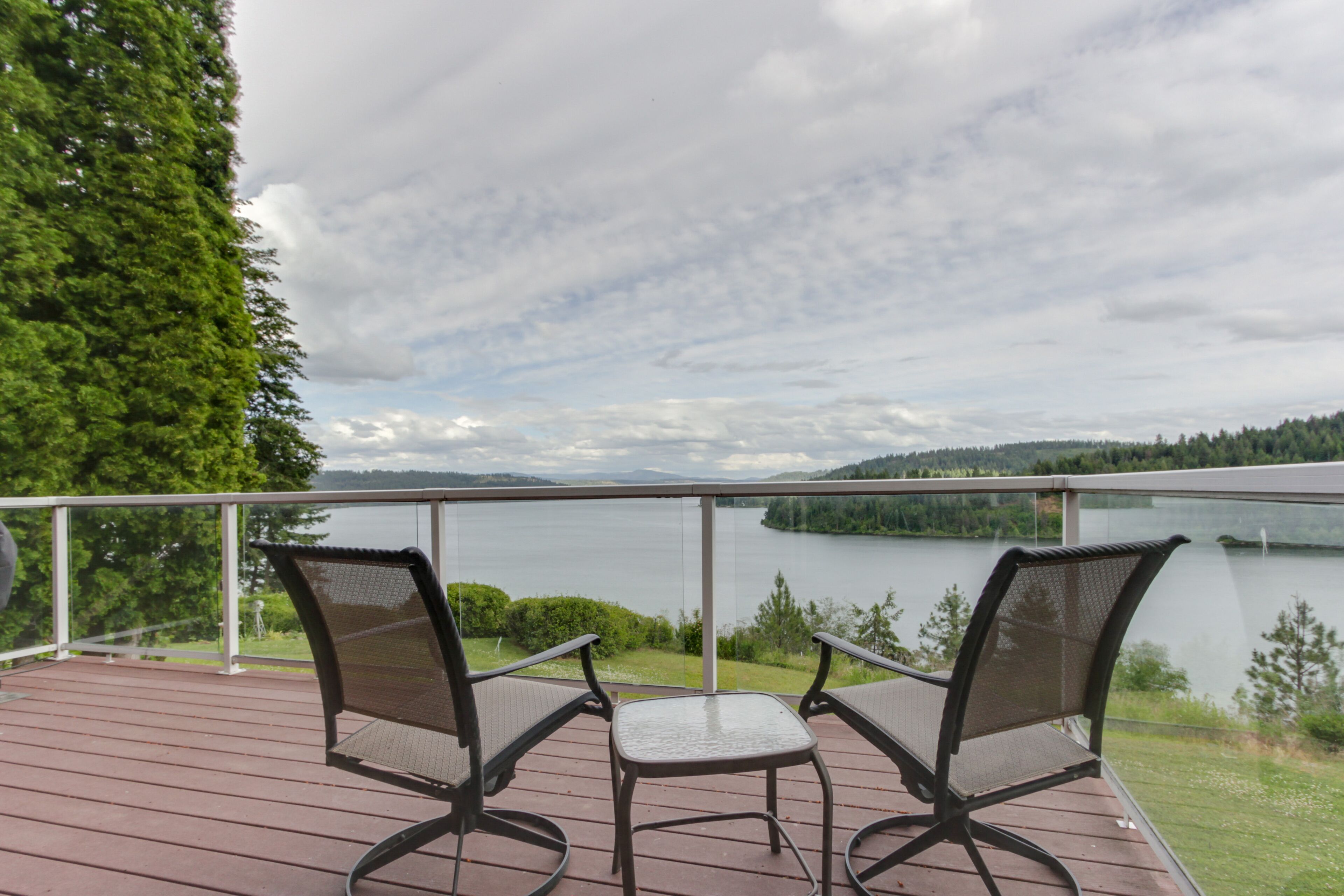 Spacious lakeside home with gorgeous views and secluded location