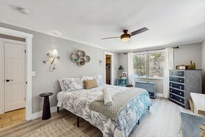 2 bedrooms, iron/ironing board, Internet, bed sheets