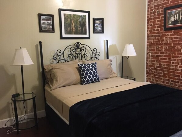 1 chambre, fer et planche à repasser, Wi-Fi gratuit, draps fournis