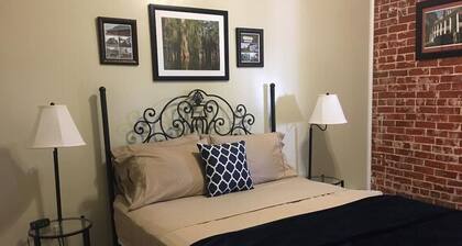 LU-ZAN SUITES, SUITE B