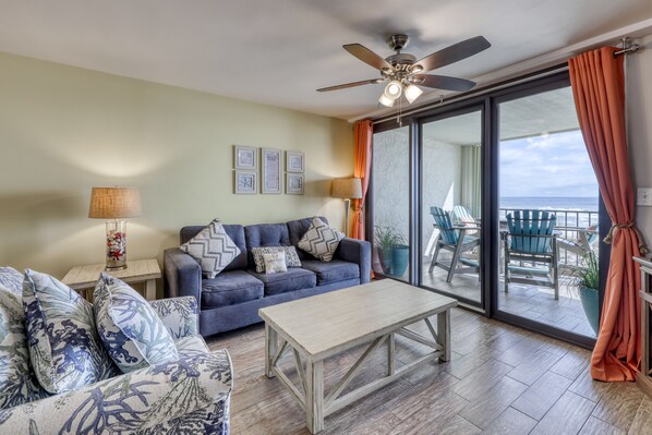 Fernseher, DVD-Player, Bücher