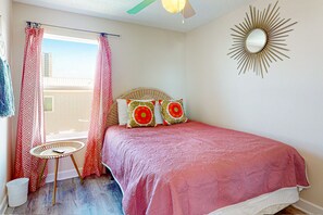 2 bedrooms, iron/ironing board, Internet, bed sheets