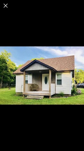 Newly remodeled, cozy cottage only steps away from the Katy Trail in Windsor, MO