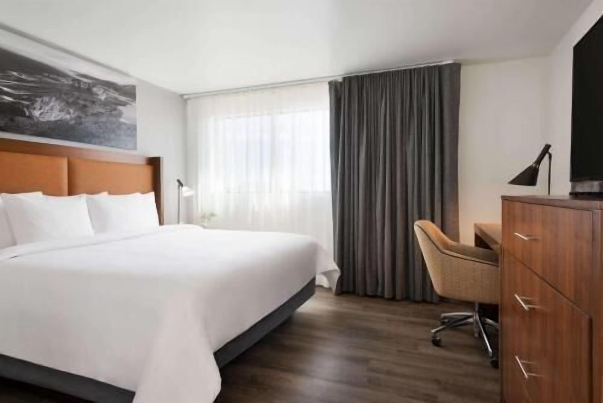 Ropa de cama de alta calidad y escritorio 