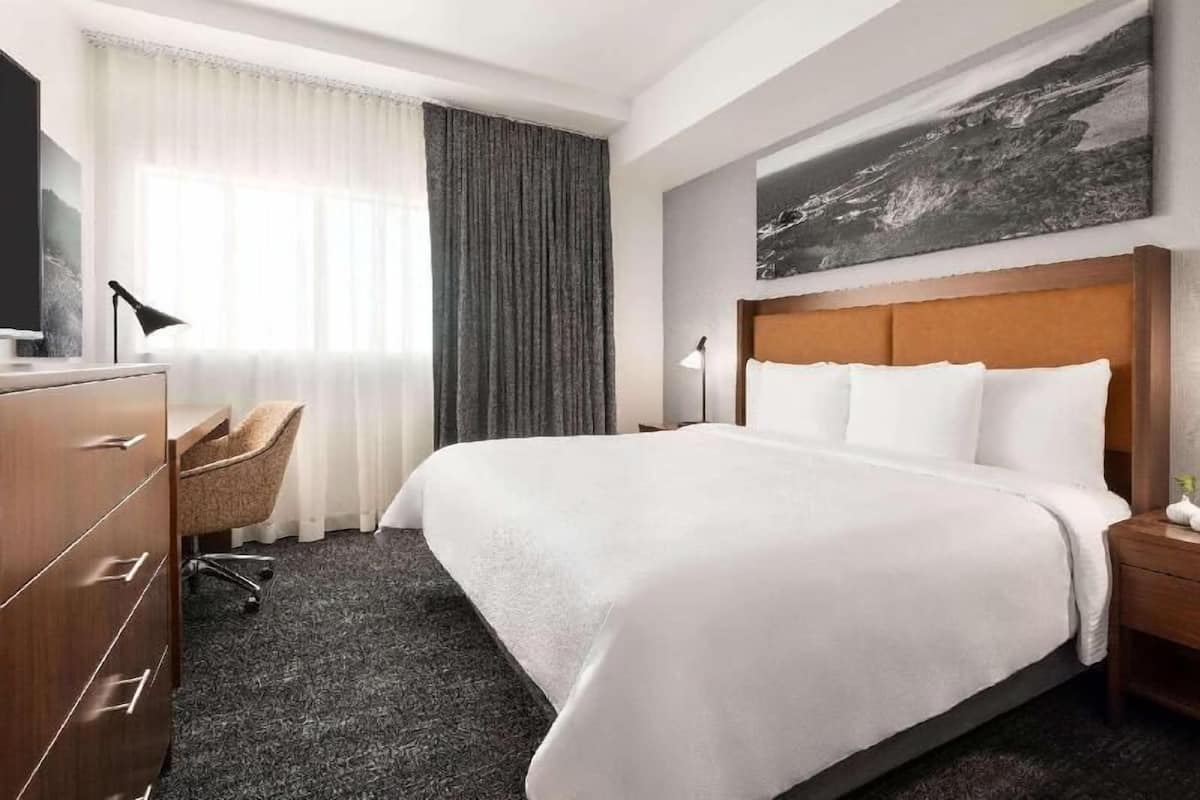 Ropa de cama de alta calidad y escritorio