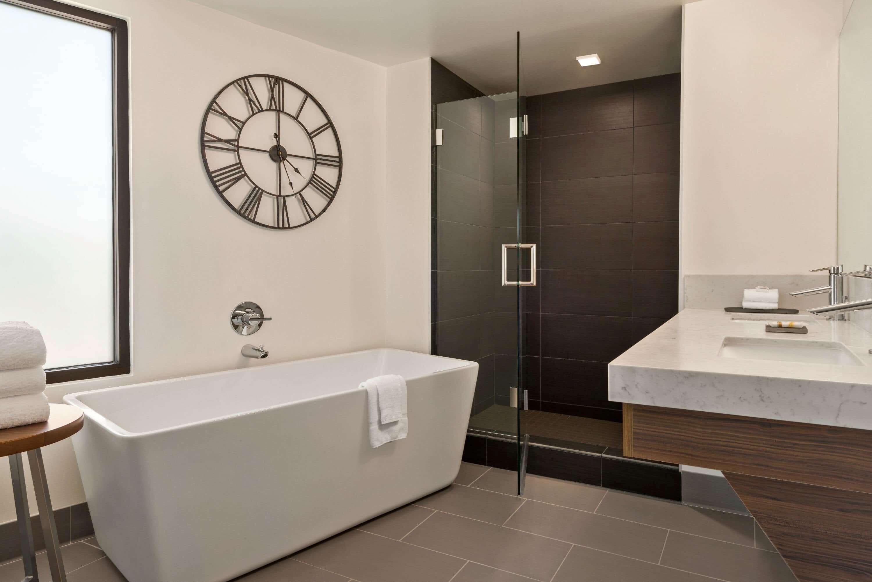 suite, 1 king bed, non smoking | bathroom | combined shower/bathtub, hair dryer, towels