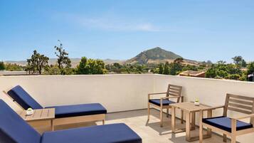 Ropa de cama de alta calidad y escritorio