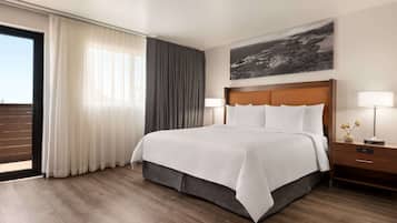 Ropa de cama de alta calidad y escritorio