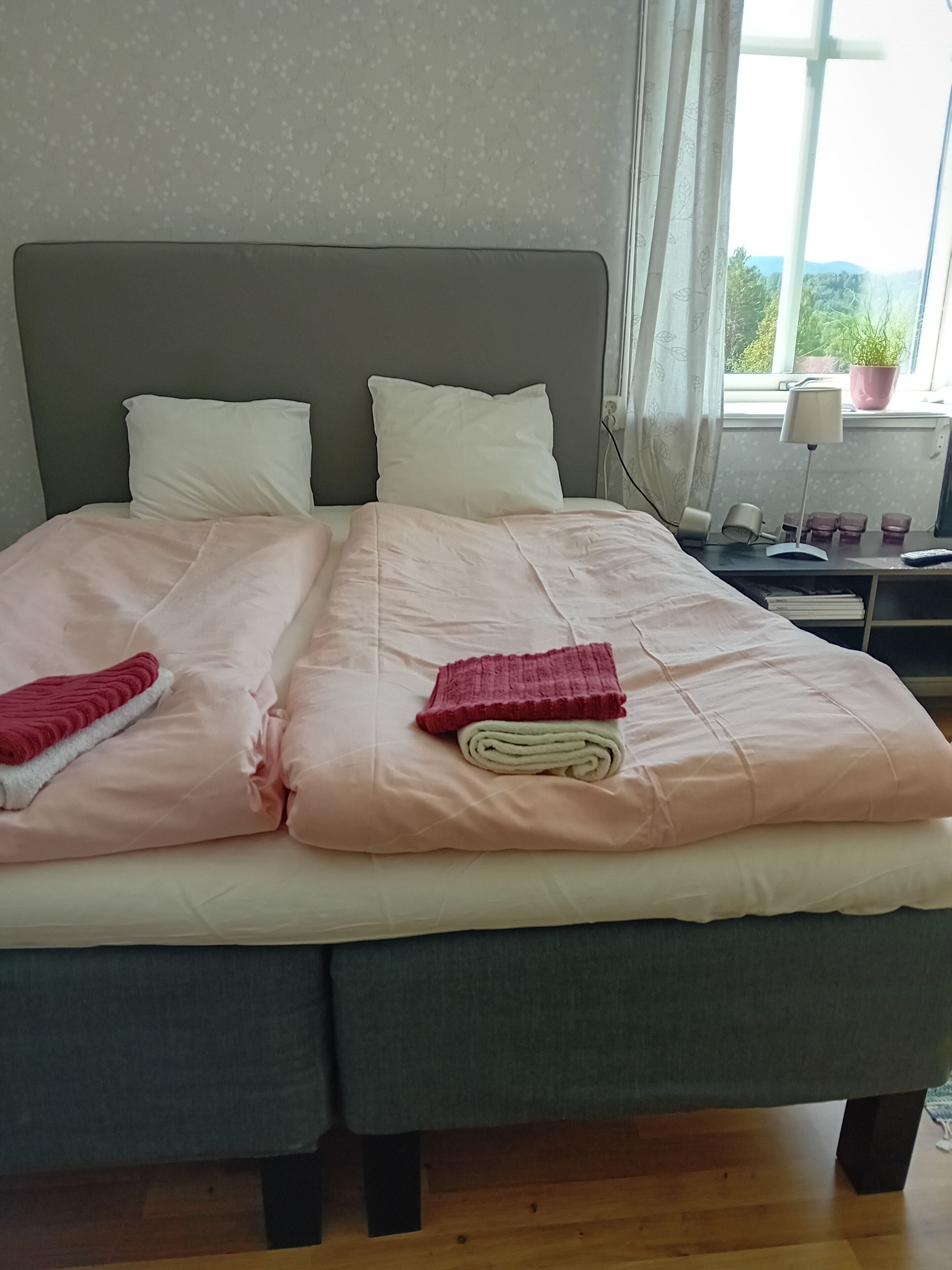 防敏寢具、羽絨被、獨特設計、書桌