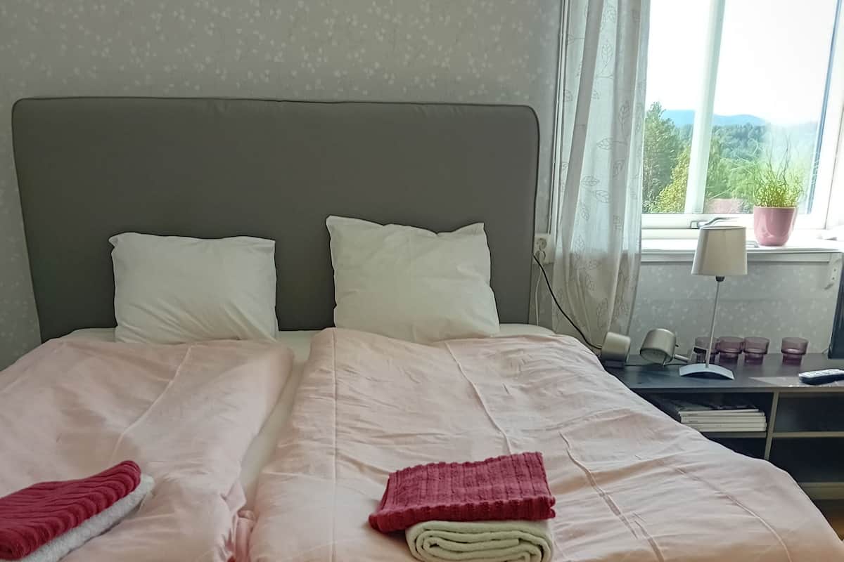 Hypo-allergenic bedding, down comforters, individually decorated, desk