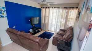 Interior detail - Palms PARADISE (Kingston)