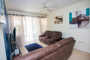 Room | Living room | 46-inch flat-screen TV with cable channels, TV