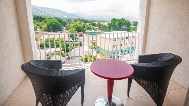 Interior detail - Palms PARADISE (Kingston)