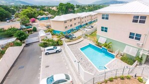 Outdoor pool - Palms PARADISE (Kingston)