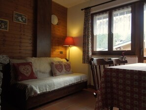 Apartment, 1 Bedroom, Mountain View | Living area | Flat-screen TV, fireplace - Residence Weissthor (Macugnaga)