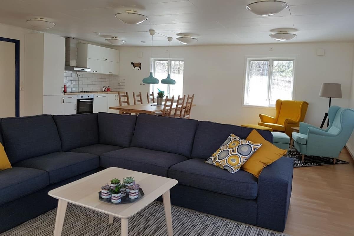 Apartamento Confort, varias camas, terraza, vistas al lago | Tabla de planchar con plancha, wifi gratis, ropa de cama