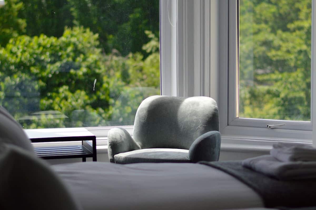 family room | premium bedding, iron/ironing board, free wifi, bed sheets