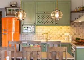 Deluxe Apartment (Rodia) | Private kitchen | Full-size fridge, microwave, oven, stovetop - Rizes House (Sithonia)