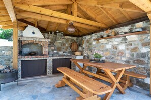 BBQ/picnic Area - Rizes House (Sithonia)
