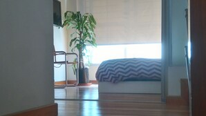 Nhà tiện nghi đơn giản, 2 phòng ngủ, phòng tắm riêng