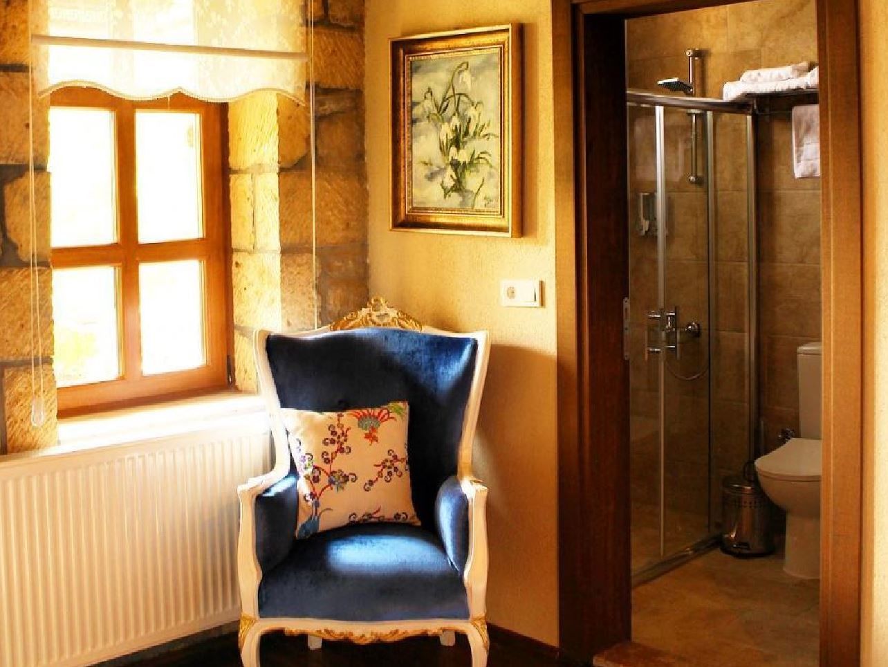 comfort double room | bathroom | shower, rainfall showerhead, free toiletries, hair dryer