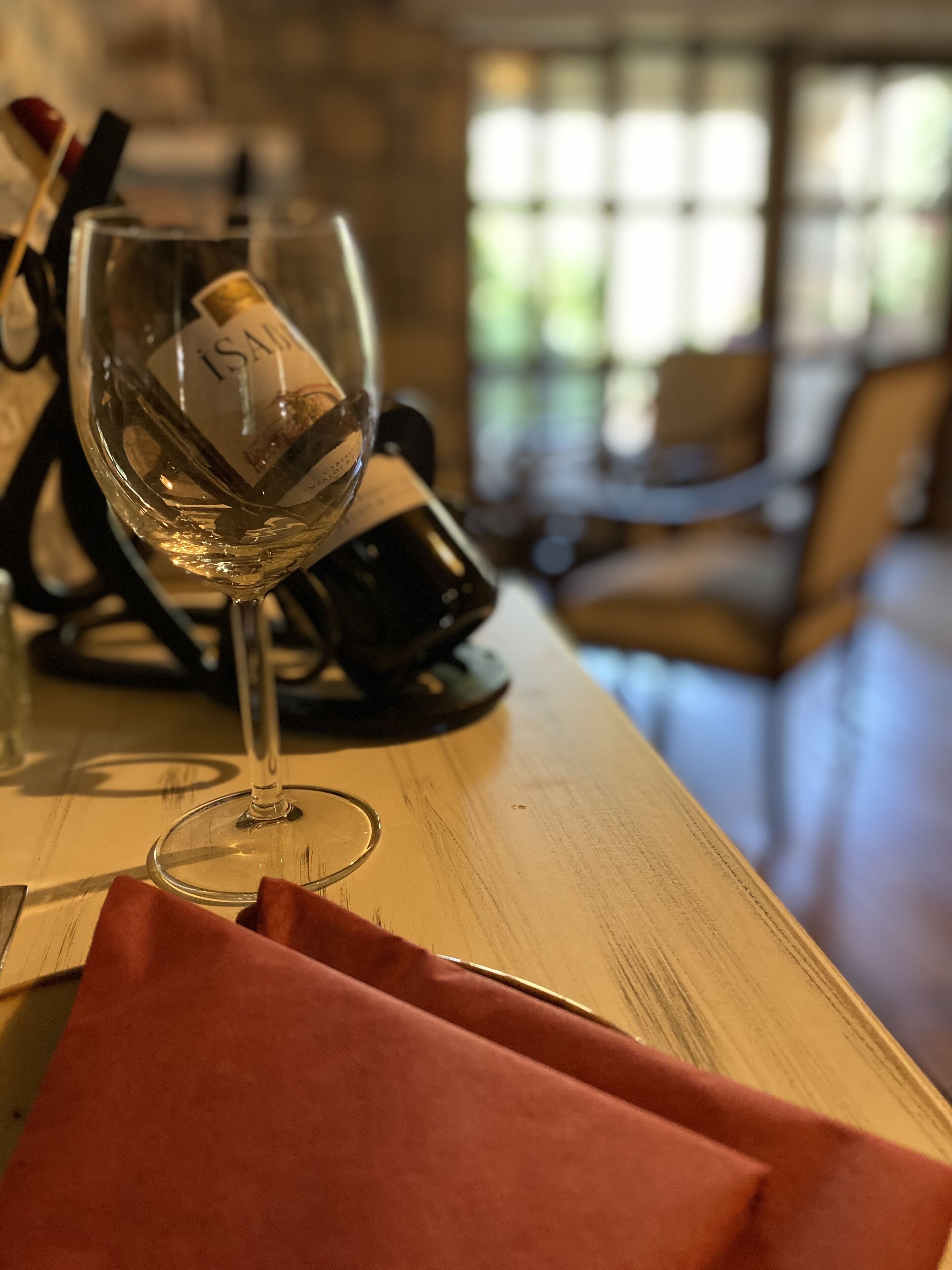 deluxe room, fireplace, corner | in-room dining