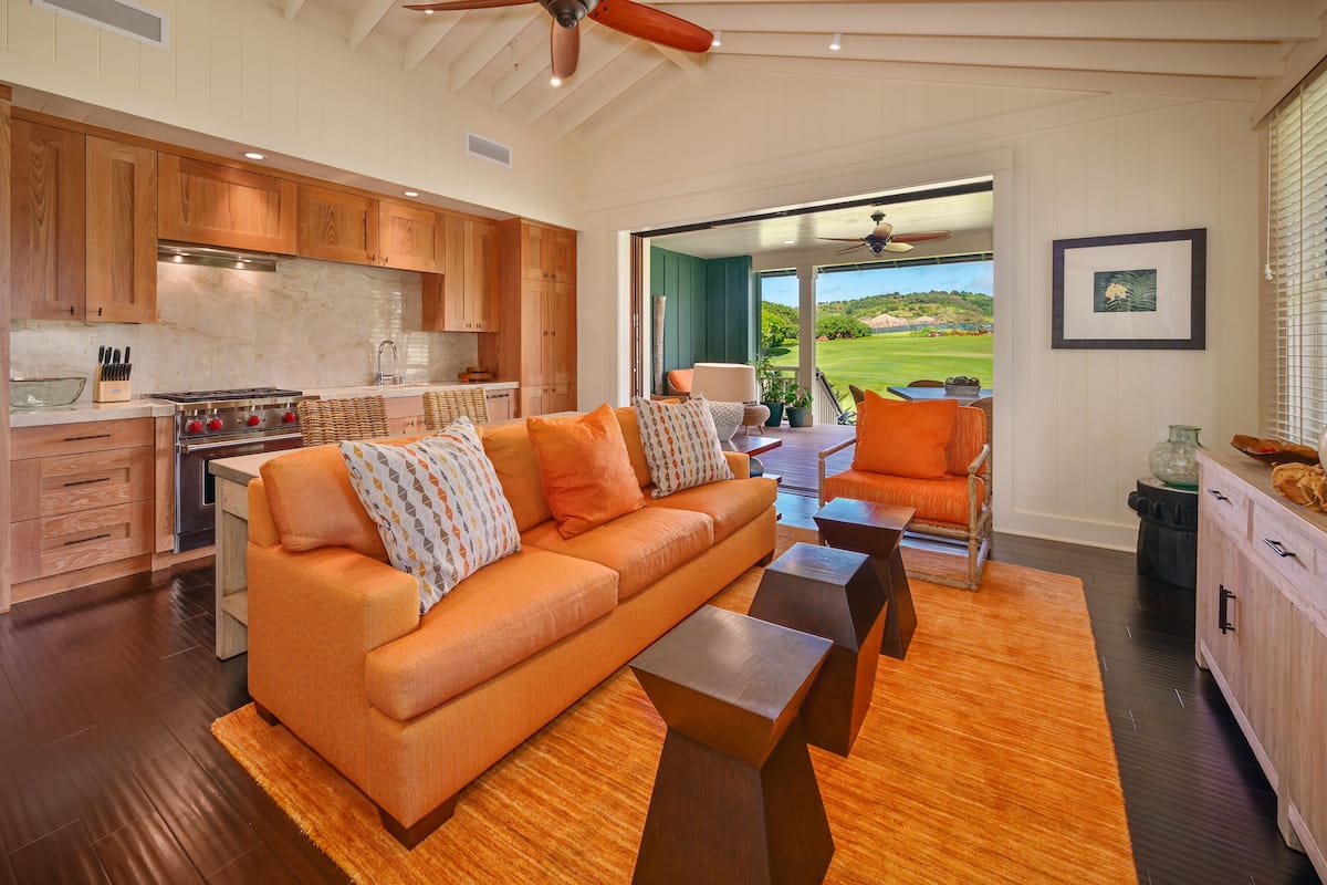 Bungalow, 1 Bedroom | Living area