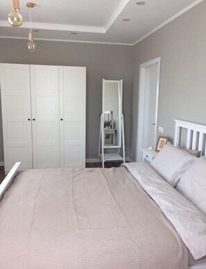 Leilighet – design, 2 soverom, bakgårdsutsikt | 2 soverom, skrivebord, strykejern/-brett og wi-fi (inkludert)