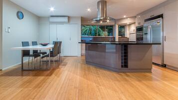 Apartment, 2 Bedrooms | Private kitchen