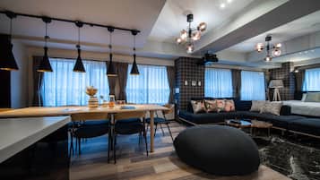Theater Luxury Room, Non Smoking | In-room dining